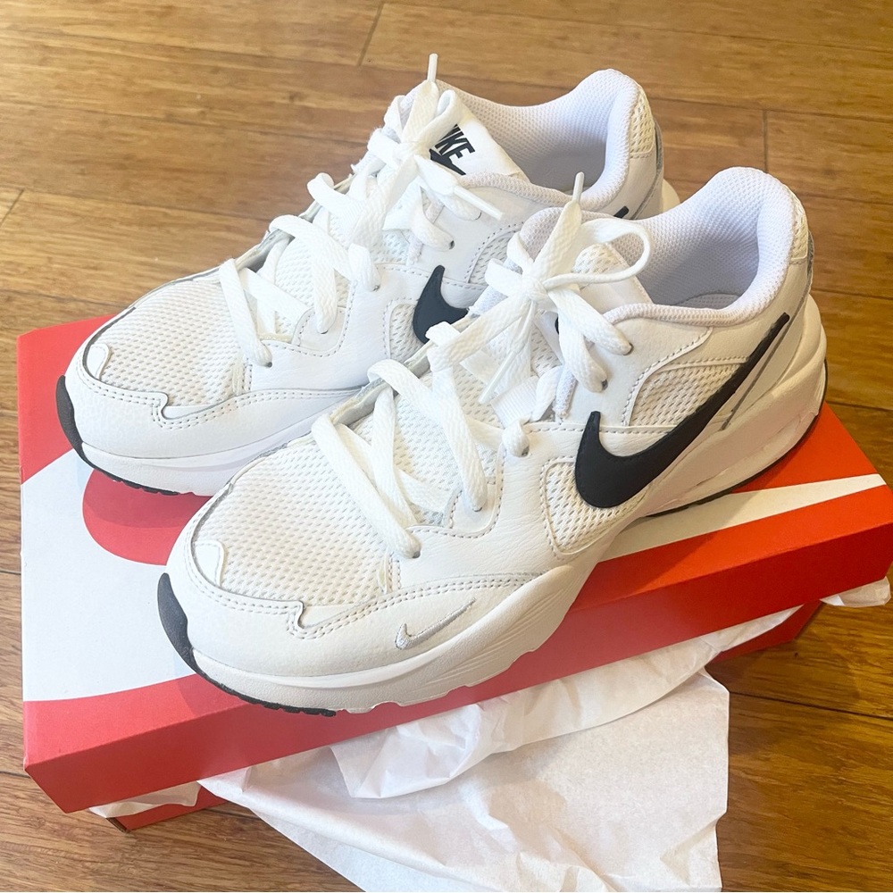 Like New- Nike Air Max Fusion Women's Sport sneakers white